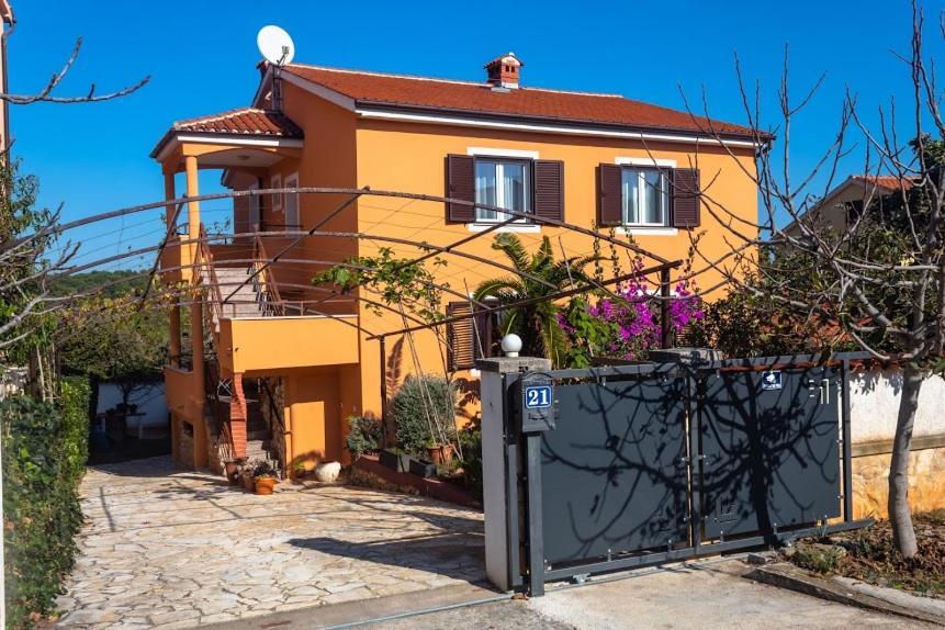 Apartments Ellen Banjole Exterior foto